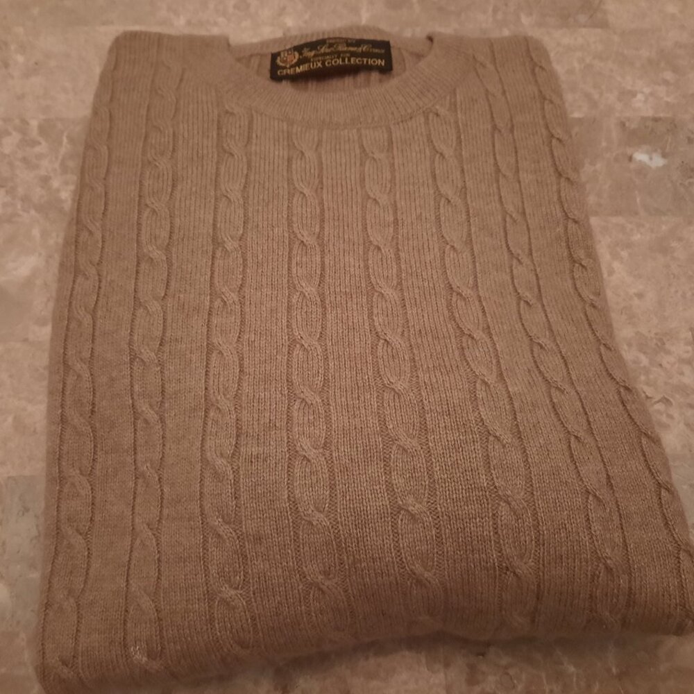 LORO PIANA GENTLEMEN'S CASHMERE CABLE KNIT SWEATER